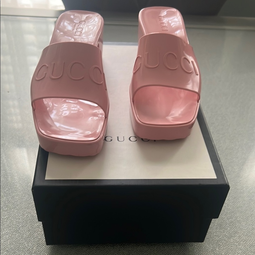 Gucci Pink Metallic Sandals with Platform Sole
